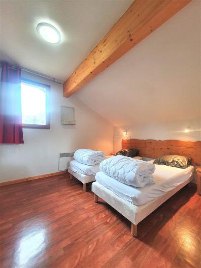Rent in ski resort 3 room duplex semi-detached chalet 6 people (T2) - Le Hameau du Puy - Superdévoluy - Bedroom