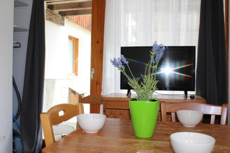 Rent in ski resort 3 room apartment 4 people (GE11) - Les Chalets de SuperD Gentiane - Superdévoluy - Living room