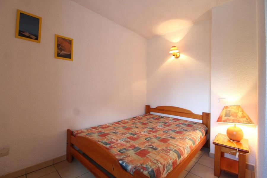 Rent in ski resort 2 room apartment 4 people (B8) - Résidence le Petit Mont Cenis - Termignon-la-Vanoise - Bedroom