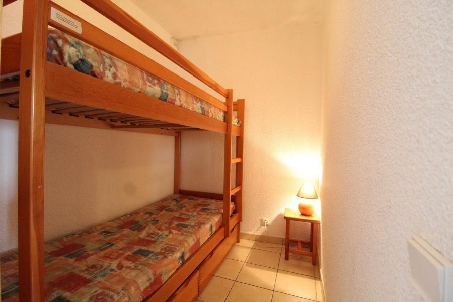 Rent in ski resort 2 room apartment sleeping corner 6 people (B7) - Résidence le Petit Mont Cenis - Termignon-la-Vanoise - Bedroom