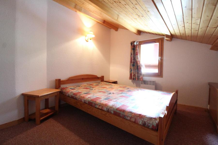 Location au ski Appartement duplex 3 pièces 8 personnes (30) - Résidence le Petit Mont Cenis - Termignon-la-Vanoise - Chambre mansardée