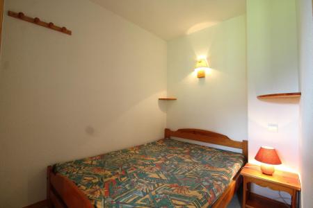 Rent in ski resort 2 room apartment 4 people (A17) - Résidence le Petit Mont Cenis - Termignon-la-Vanoise - Bedroom