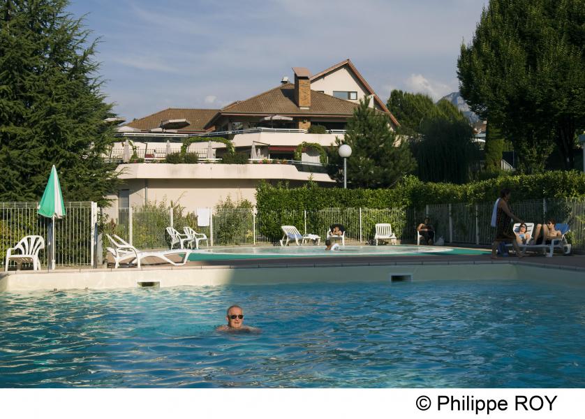 Rent in ski resort VVF Lac Léman - Thollon les Mémises - Swimming pool