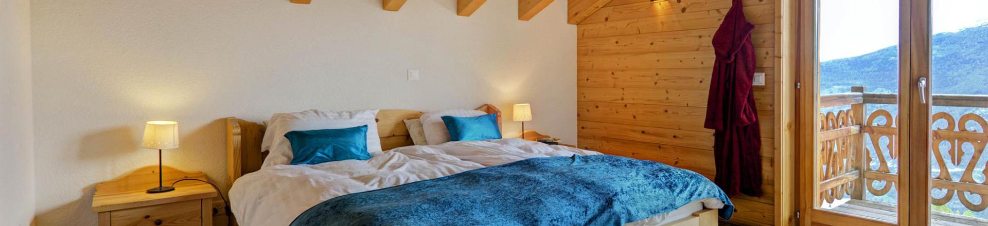 Rent in ski resort Chalet Perle des Collons - Thyon - Bedroom under mansard