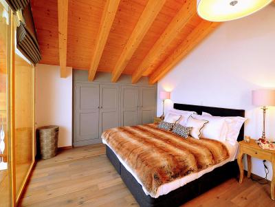 Rent in ski resort Chalet Falcons Nest - Thyon - Bedroom under mansard