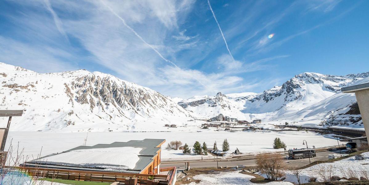 Rent in ski resort Chalet Blanc Des Cimes - Tignes - Winter outside
