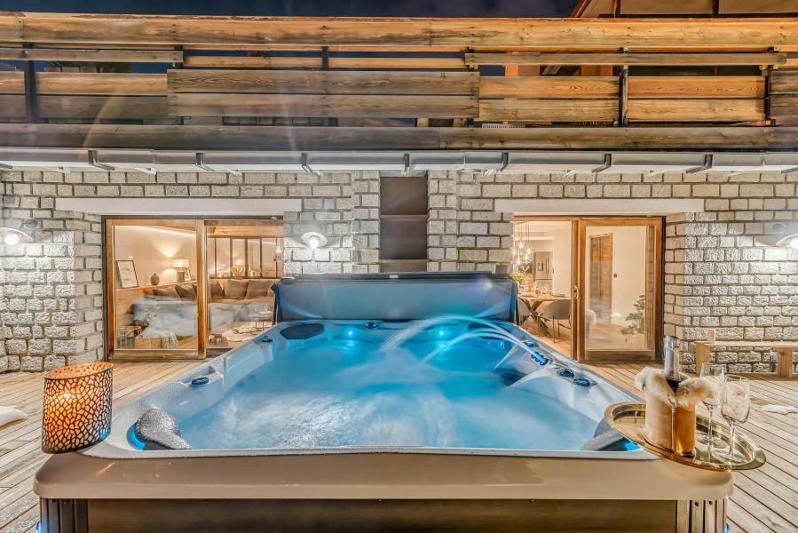 Holiday in mountain resort Chalet Blanc Des Cimes - Tignes - Jacuzzi
