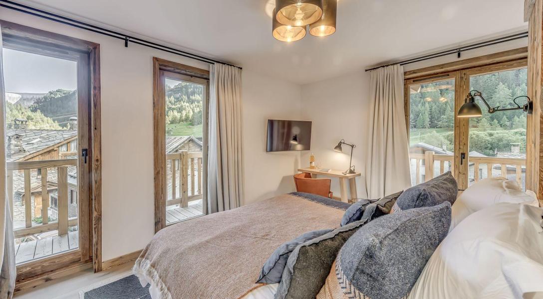 Rent in ski resort 11 room chalet 18 people (CH) - Chalet Casa San Bernardo - Tignes - Apartment