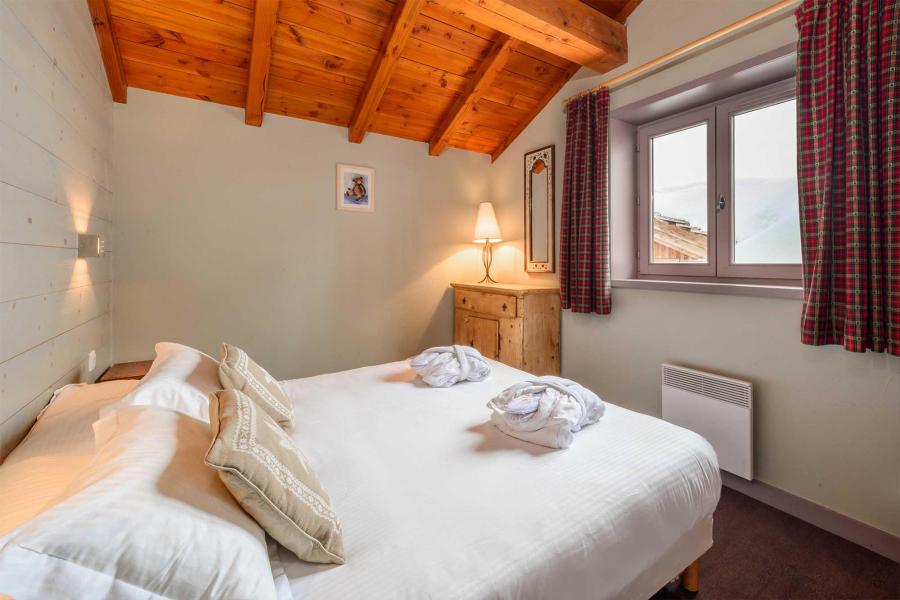 Rent in ski resort Chalet Isabelle - Tignes - Bedroom under mansard