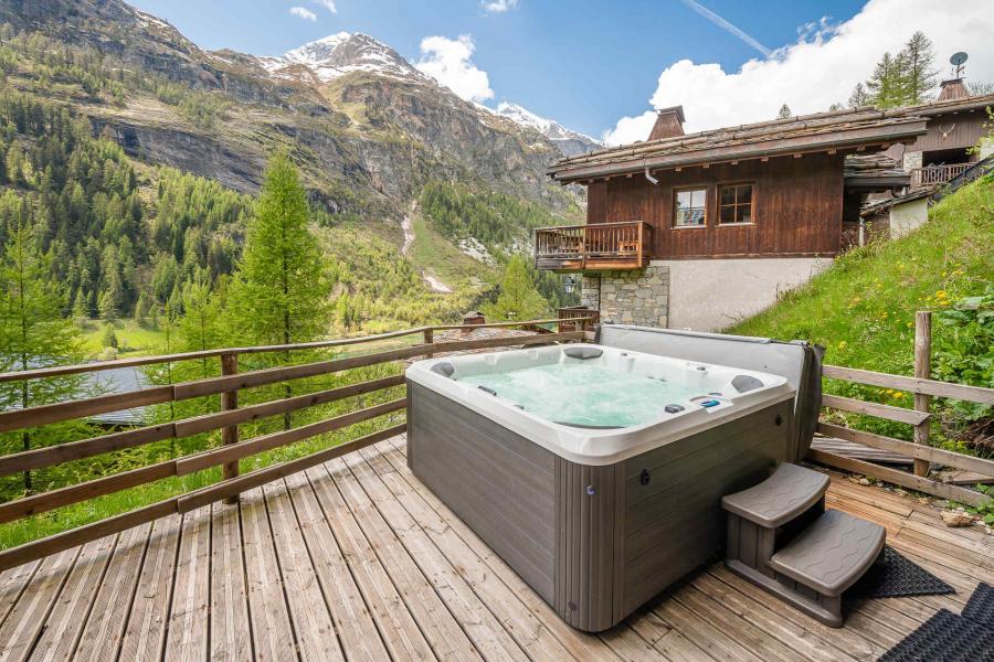 Rent in ski resort 6 room triplex chalet 10 people (CH) - Chalet Joséphine - Tignes - Jacuzzi