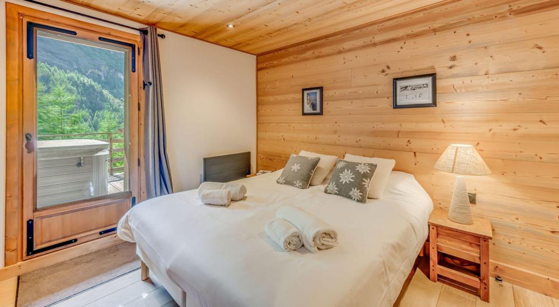 Rent in ski resort 6 room triplex chalet 10 people (CH) - Chalet Napoléon - Tignes - Bedroom