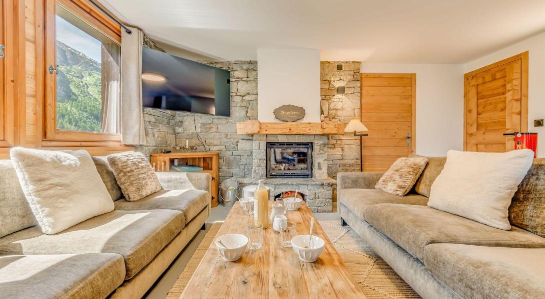 Rent in ski resort 6 room triplex chalet 10 people (CH) - Chalet Napoléon - Tignes - Living room