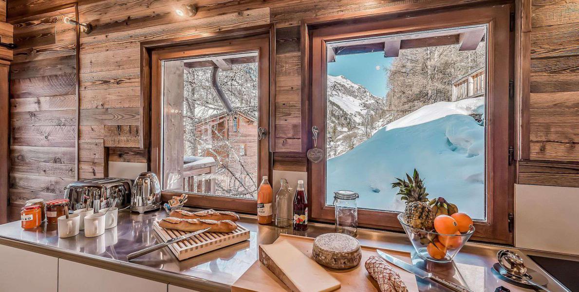 Rent in ski resort Semi-detached 7 room chalet 12 people (CH) - Chalet Paradis Blanc - Tignes - Kitchen