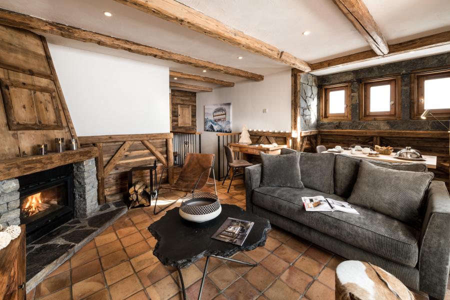 Rent in ski resort Hôtel les Suites du Montana - Tignes - Fireplace