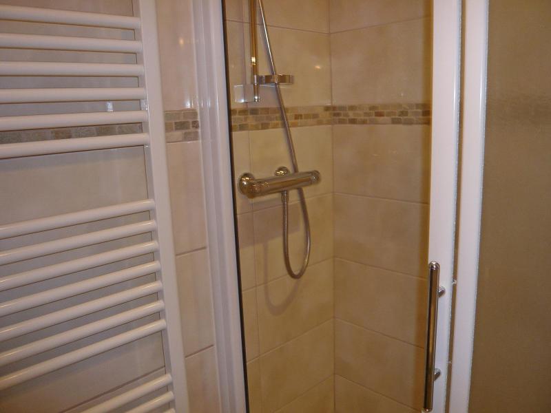 Rent in ski resort 2 room apartment sleeping corner 5 people (6) - La Divaria - Tignes - Shower room