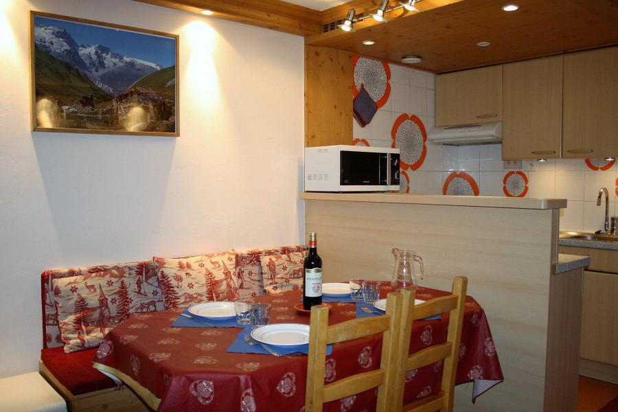 Rent in ski resort Studio sleeping corner 4 people (807CL) - La Résidence le Palafour - Tignes - Table