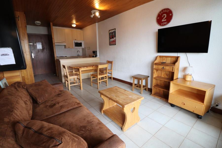 Rent in ski resort 2 room apartment sleeping corner 6 people (A10) - La Résidence les Tufs - Tignes - Living room