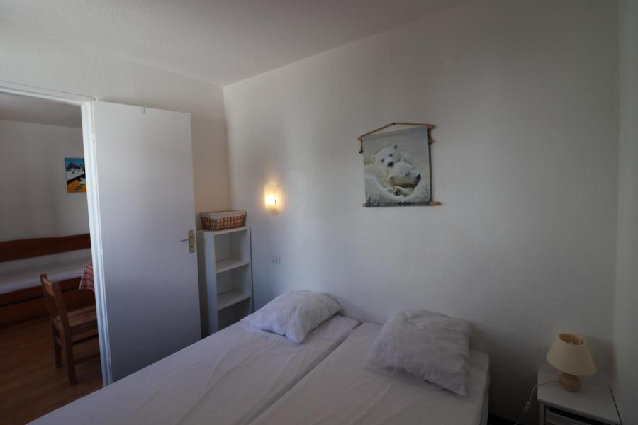 Rent in ski resort Studio cabin 4 people (1103) - Le Hameau du Borsat 1&2 - Tignes - Bedroom