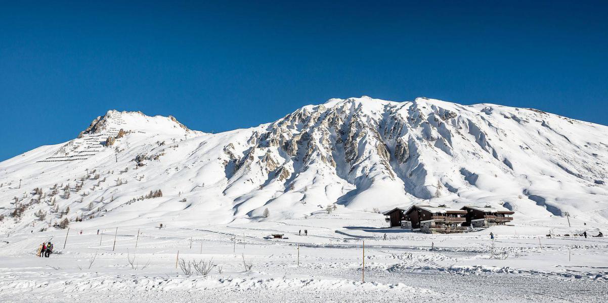 Rent in ski resort Les Chalets du Golf - Tignes - Winter outside