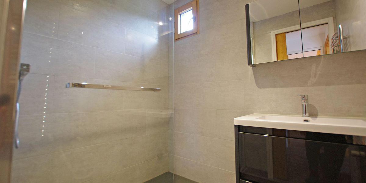 Rent in ski resort 4 room duplex apartment 8 people (B2-34 P) - Résidence Grand Tichot B - Tignes - Shower room