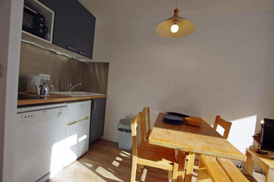 Rent in ski resort Studio sleeping corner 4 people (198CL) - Résidence Home Club 2 - Tignes - Dining area