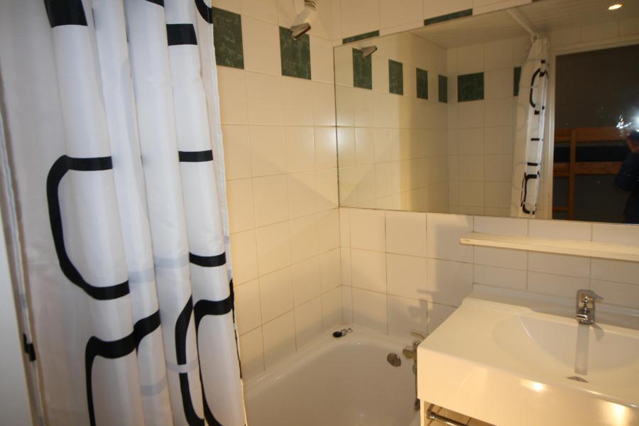Rent in ski resort Studio sleeping corner 4 people (211CL) - Résidence Home Club 2 - Tignes - Bath-tub