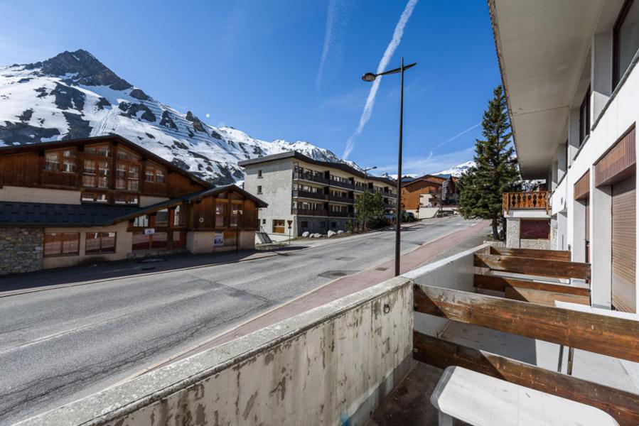 Rent in ski resort Studio 4 people (003) - Résidence Les Chaudes Almes - Tignes - Winter outside