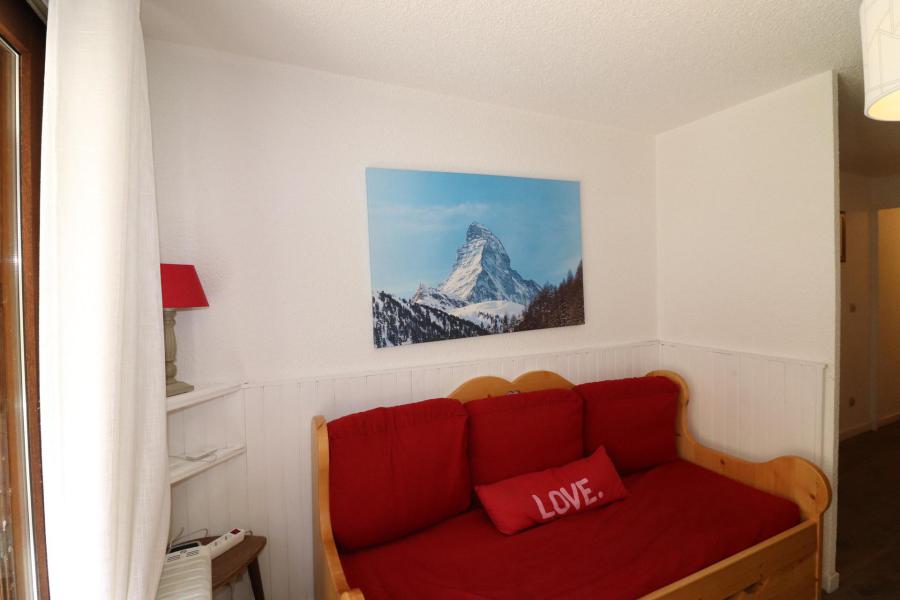 Rent in ski resort Studio cabin 5 people (4) - Résidence les Olympiques - Tignes - Living room