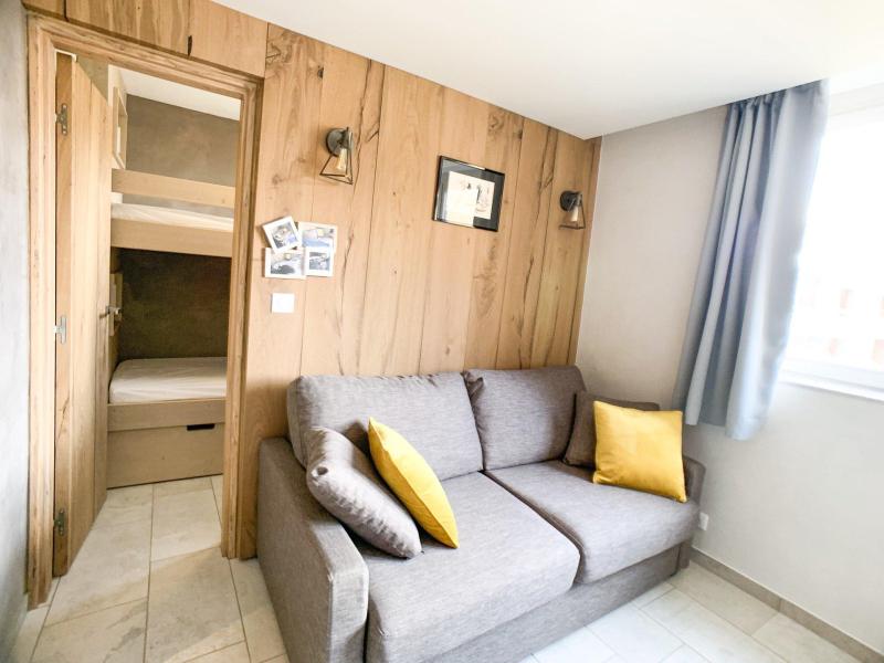 Rent in ski resort Studio cabin 4 people (67) - Résidence les Tommeuses - Tignes - Living room