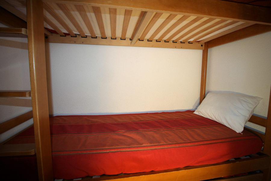 Rent in ski resort 2 room apartment cabin 6 people (111CL) - Résidence Rond Point des Pistes - Tignes - Bunk beds