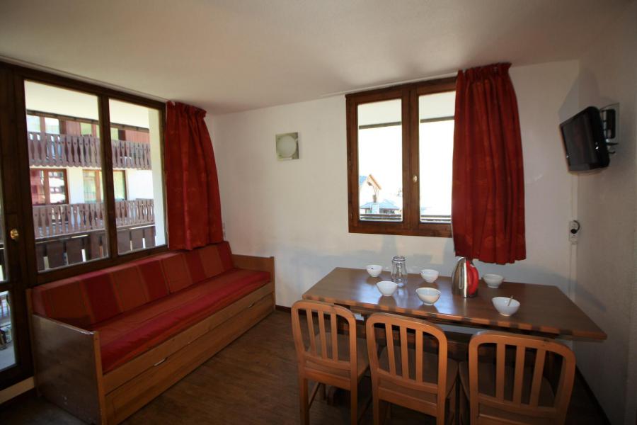 Rent in ski resort 2 room apartment cabin 6 people (111CL) - Résidence Rond Point des Pistes - Tignes - Living room