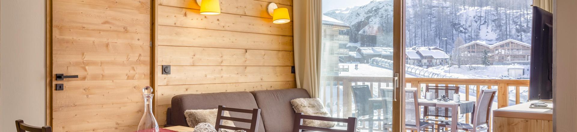 Rent in ski resort Résidence Club MMV L'Altaviva - Tignes - Living room