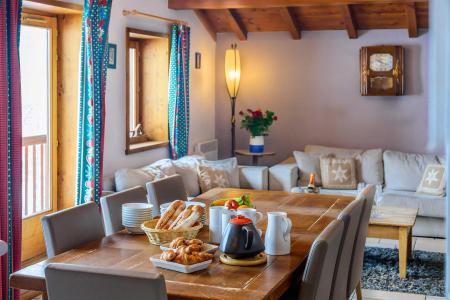 Rent in ski resort Chalet Isabelle - Tignes - Table