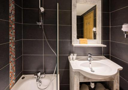 Rent in ski resort Bedroom for 2-4 people () - L'Aiguille Percée - Tignes - Bathroom