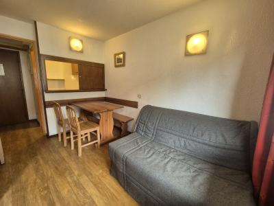 Rent in ski resort Studio cabin 4 people (2102) - Le Hameau du Borsat 1&2 - Tignes - Living room