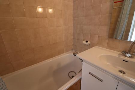 Rent in ski resort Studio cabin 4 people (2304) - Le Hameau du Borsat 1&2 - Tignes - Bathroom