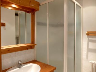 Rent in ski resort Studio cabin 4 people (2C) - Résidence Hauts Lieux - Tignes - Shower room