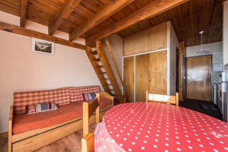 Rent in ski resort Studio mezzanine 4 people (405) - Résidence Les Chaudes Almes - Tignes - Living room