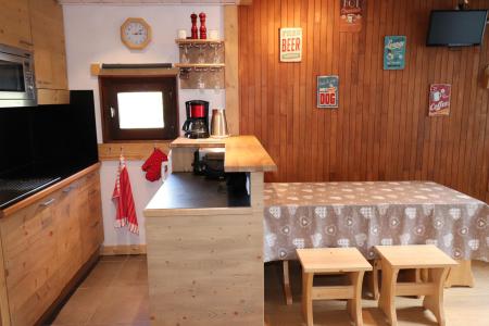 Rent in ski resort Studio sleeping corner 4 people (B2-001) - Résidence les Moutières B2 - Tignes - Living room