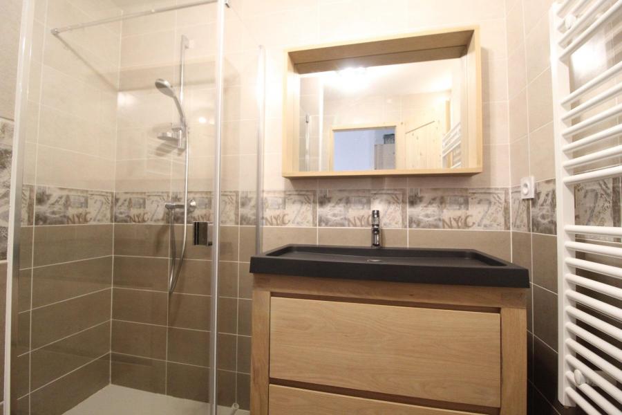 Rent in ski resort 4 room apartment 8 people (006) - Chalet le Saint Valin - Val Cenis - Shower room