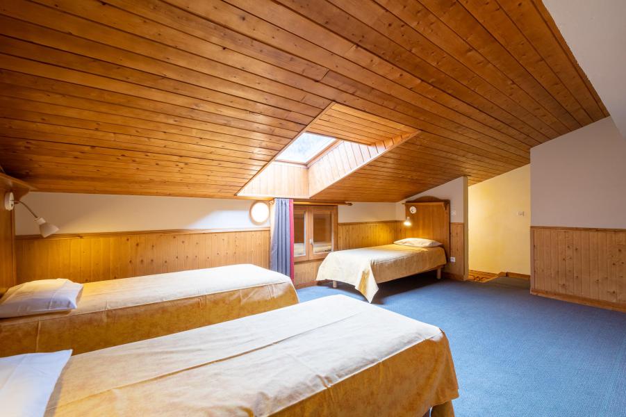 Rent in ski resort 5 room apartment 12-14 people - Les Balcons de Val Cenis le Haut - Val Cenis - Bedroom under mansard