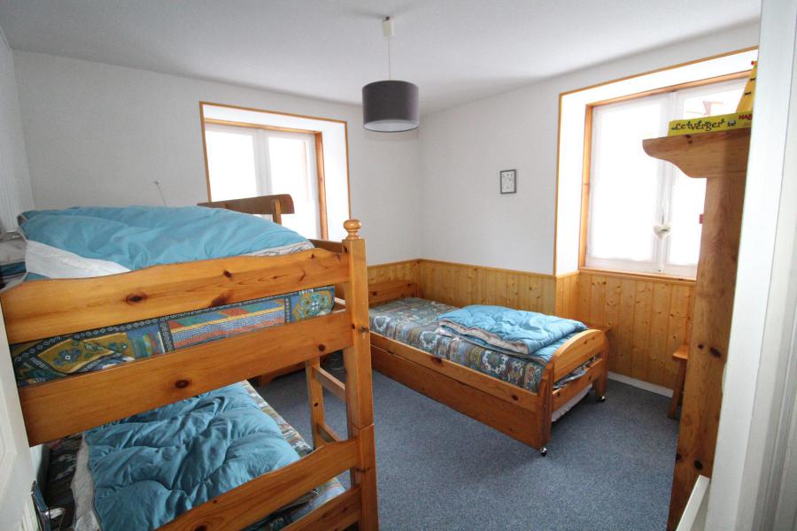 Skiverleih 3-Zimmer-Appartment für 5 Personen (1) - Maison de Village Chuquet - Val Cenis - Schlafzimmer