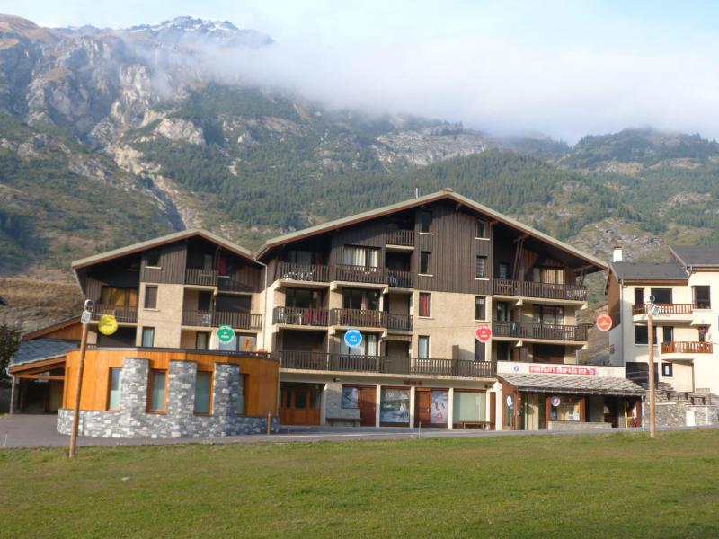 Vacances en montagne Résidence Colombaz - Val Cenis - Extérieur hiver