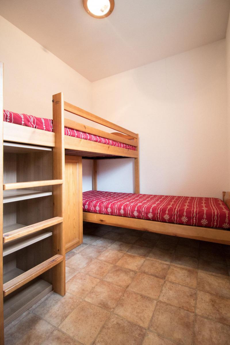 Rent in ski resort 3 room apartment 6 people (A65) - Résidence le Bonheur des Pistes - Val Cenis - Bedroom