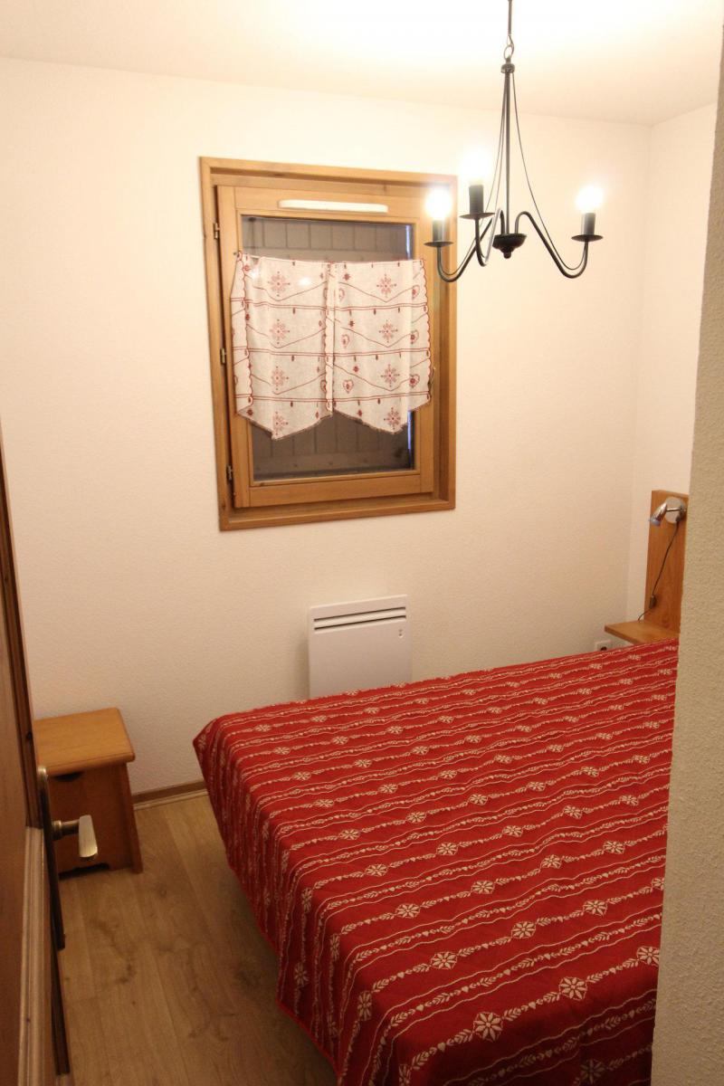 Rent in ski resort 3 room apartment 6 people (A71) - Résidence le Bonheur des Pistes - Val Cenis - Bedroom