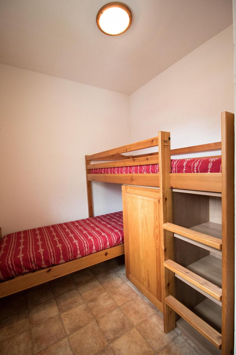 Rent in ski resort 3 room apartment 6 people (A72) - Résidence le Bonheur des Pistes - Val Cenis - Bedroom