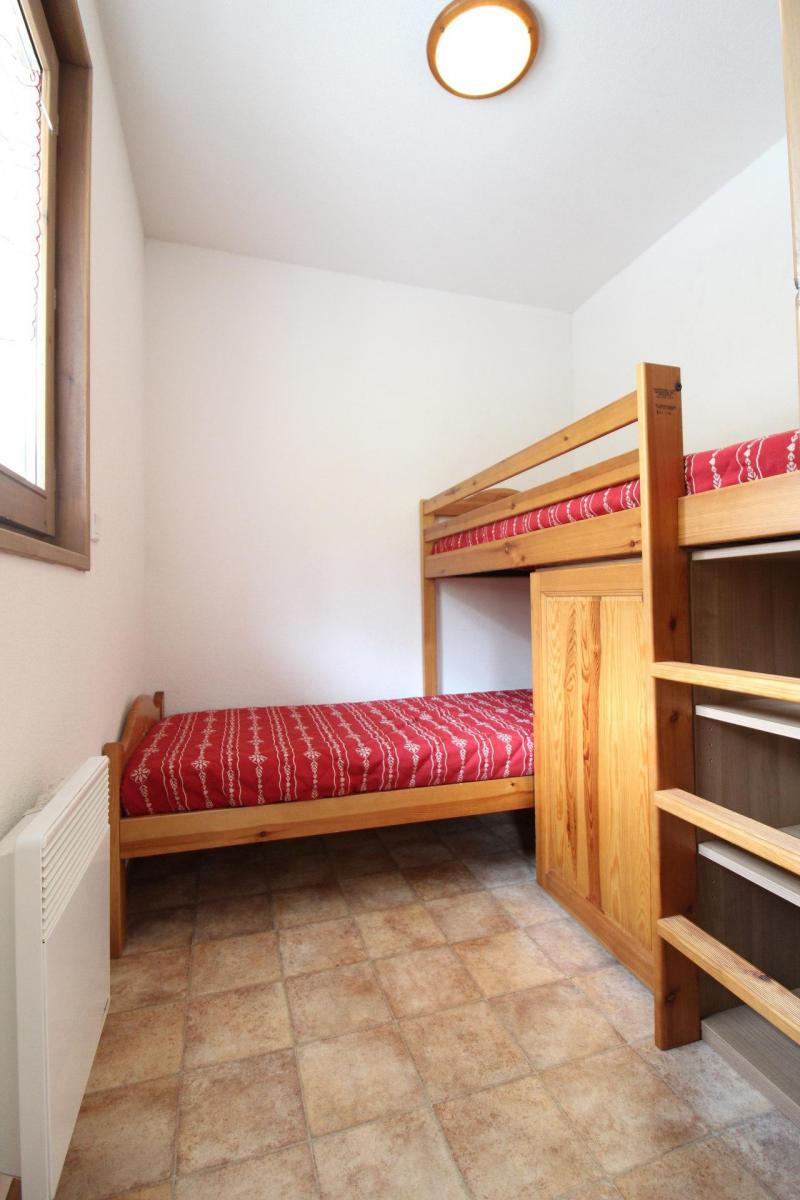 Rent in ski resort 3 room apartment 6 people (B21) - Résidence le Bonheur des Pistes - Val Cenis - Bedroom