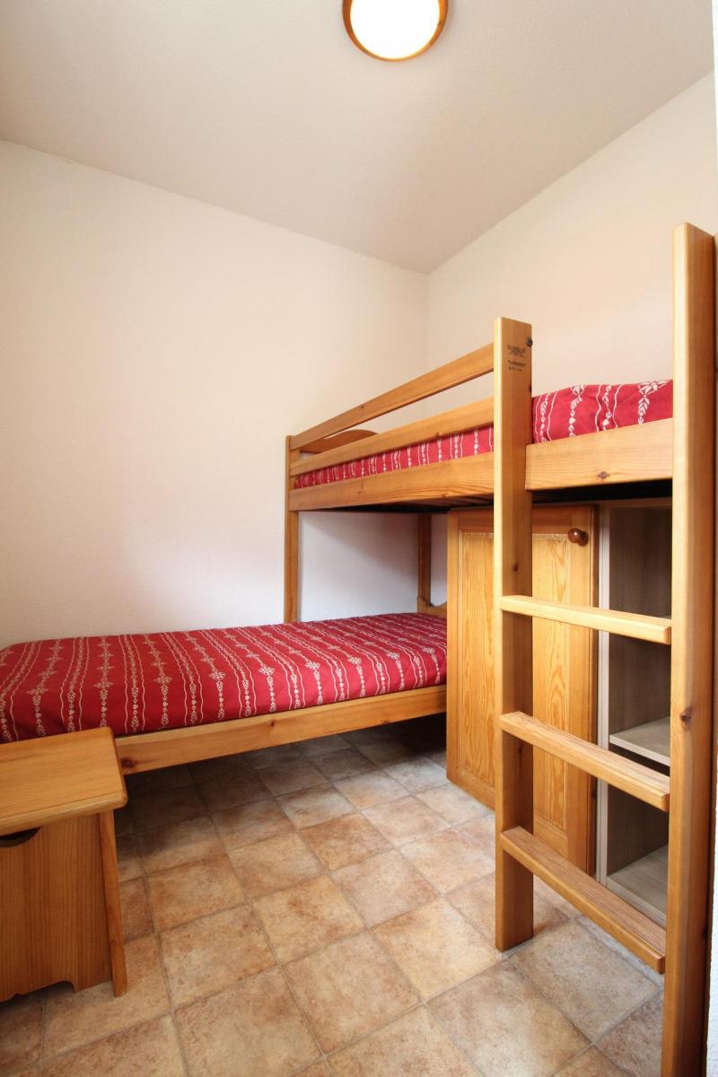 Rent in ski resort 3 room apartment 6 people (B24) - Résidence le Bonheur des Pistes - Val Cenis - Bedroom