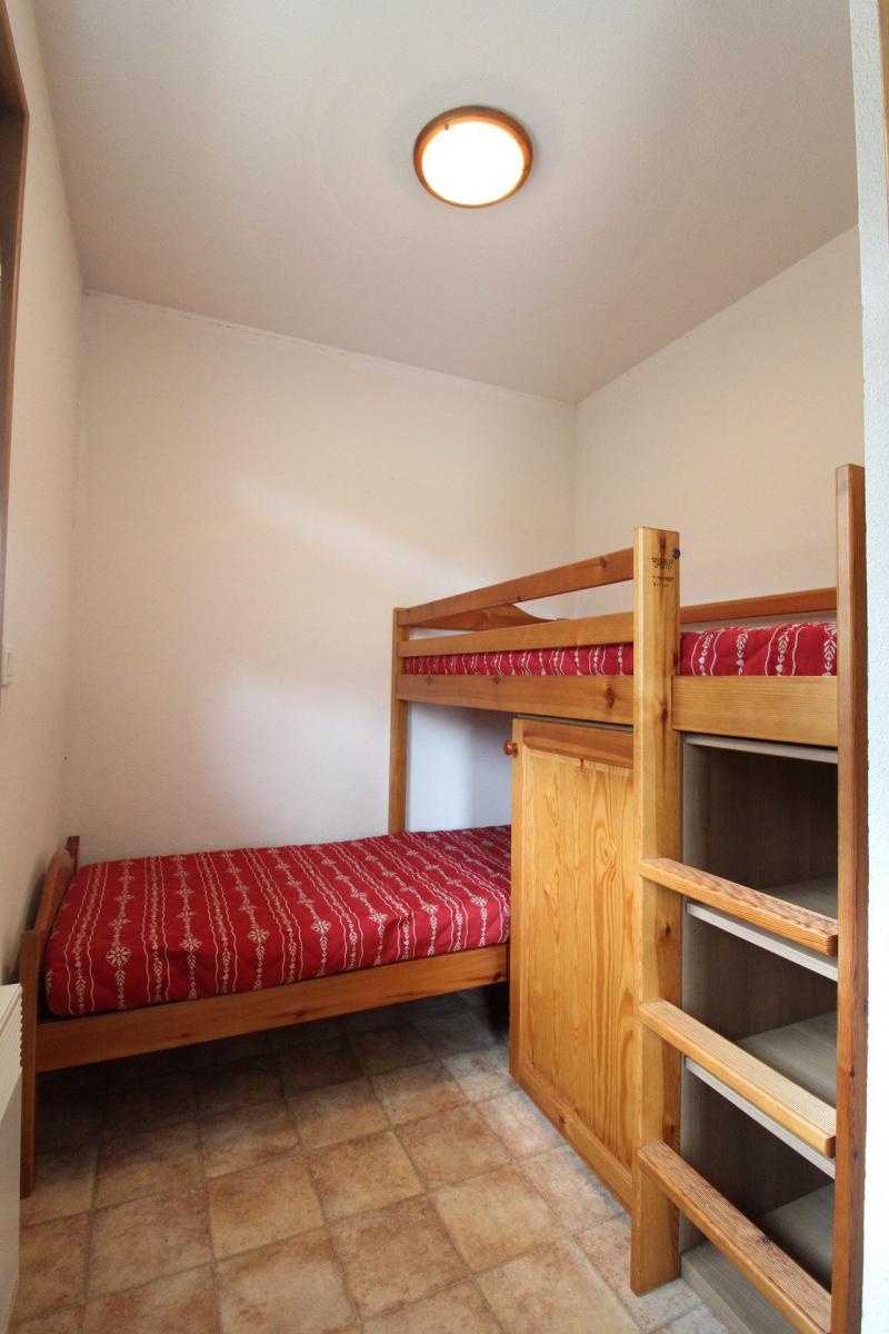 Rent in ski resort 3 room apartment 6 people (B38) - Résidence le Bonheur des Pistes - Val Cenis - Bedroom
