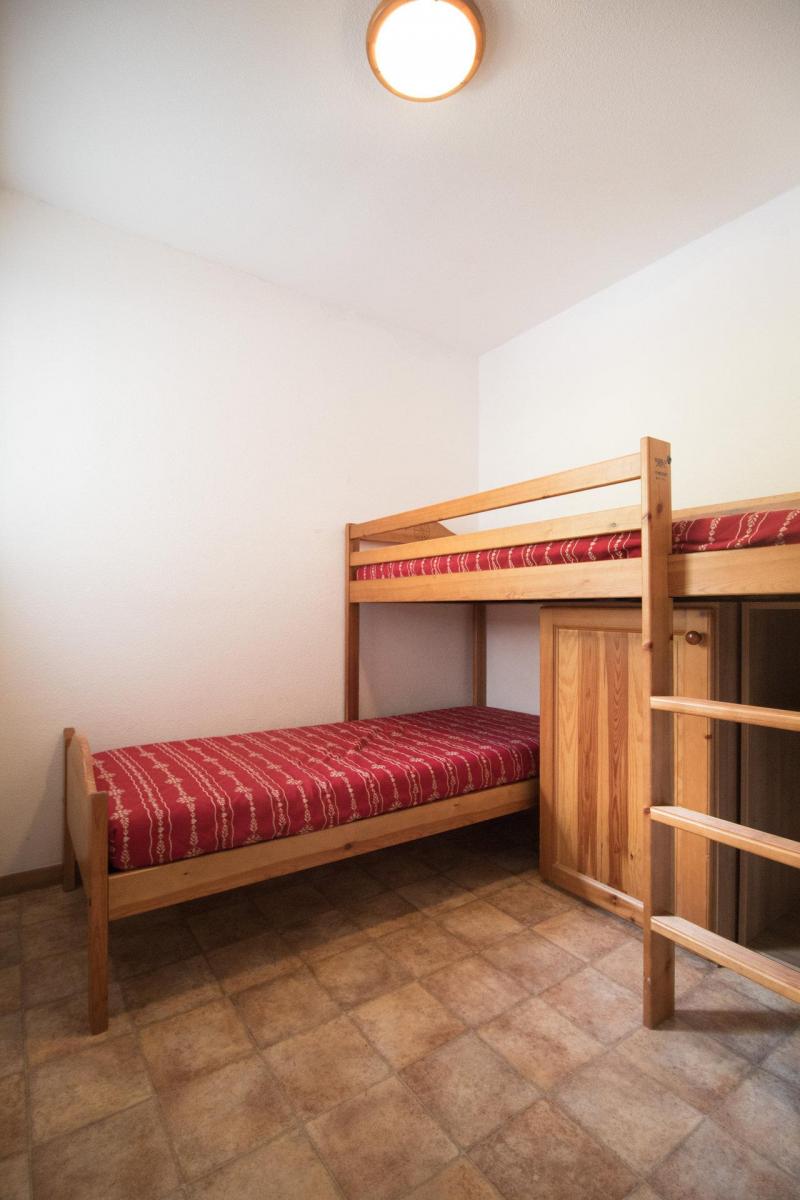Rent in ski resort 3 room apartment 7 people (B16) - Résidence le Bonheur des Pistes - Val Cenis - Bedroom
